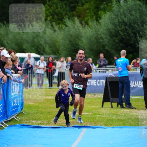 30.08.2026 - Elbe Triathlon Hamburg LAZAROV Photography http://msf.ph/oto/10061813 30.08.2026 11:46:27 Ziel 1135 meine-sportfotos.de