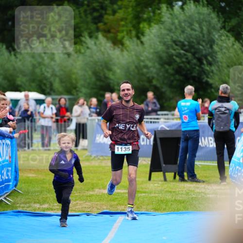 30.08.2026 - Elbe Triathlon Hamburg LAZAROV Photography http://msf.ph/oto/10061824 30.08.2026 11:46:27 Ziel 1135 meine-sportfotos.de