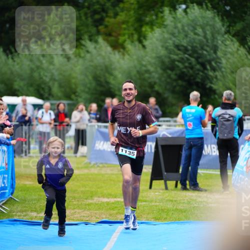 30.08.2026 - Elbe Triathlon Hamburg LAZAROV Photography http://msf.ph/oto/10061827 30.08.2026 11:46:28 Ziel 1135 meine-sportfotos.de