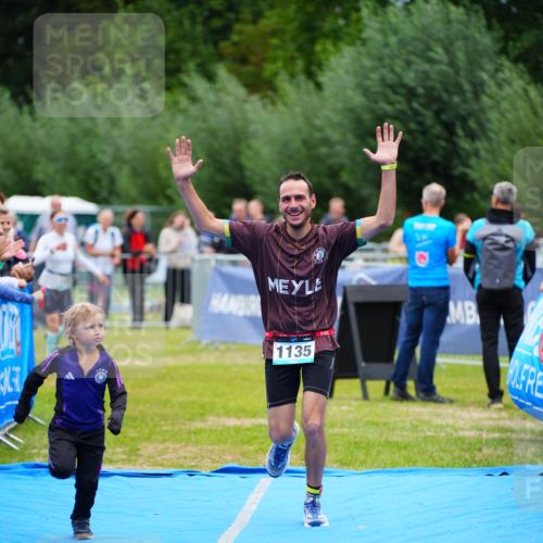 30.08.2026 - Elbe Triathlon Hamburg LAZAROV Photography http://msf.ph/oto/10061836 30.08.2026 11:46:28 Ziel 1135 meine-sportfotos.de