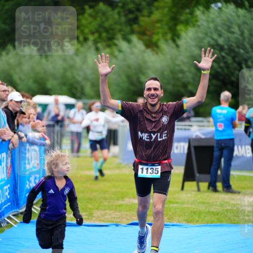30.08.2026 - Elbe Triathlon Hamburg LAZAROV Photography http://msf.ph/oto/10061845 30.08.2026 11:46:29 Ziel 1135 meine-sportfotos.de