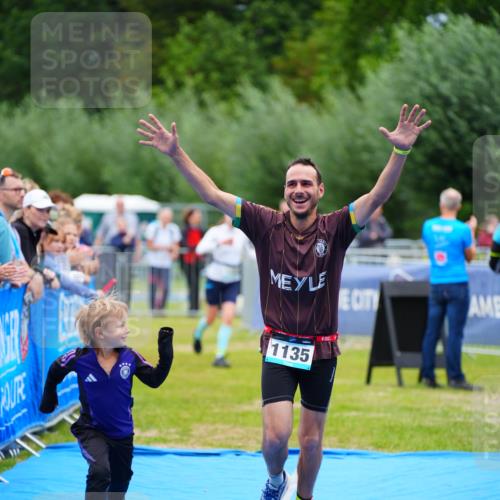 30.08.2026 - Elbe Triathlon Hamburg LAZAROV Photography http://msf.ph/oto/10061846 30.08.2026 11:46:29 Ziel 1135 meine-sportfotos.de