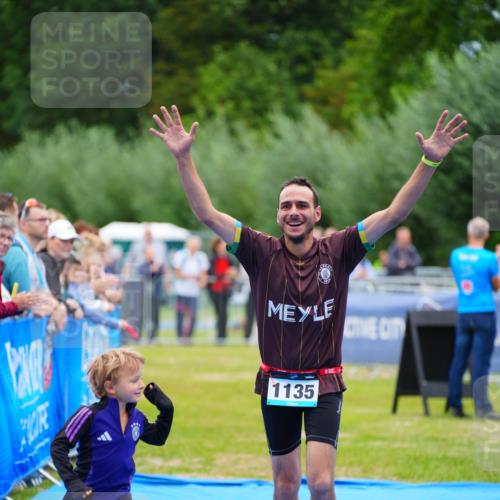 30.08.2026 - Elbe Triathlon Hamburg LAZAROV Photography http://msf.ph/oto/10061853 30.08.2026 11:46:29 Ziel 1135 meine-sportfotos.de