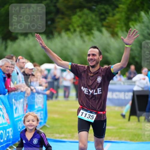 30.08.2026 - Elbe Triathlon Hamburg LAZAROV Photography http://msf.ph/oto/10061861 30.08.2026 11:46:30 Ziel 1135 meine-sportfotos.de