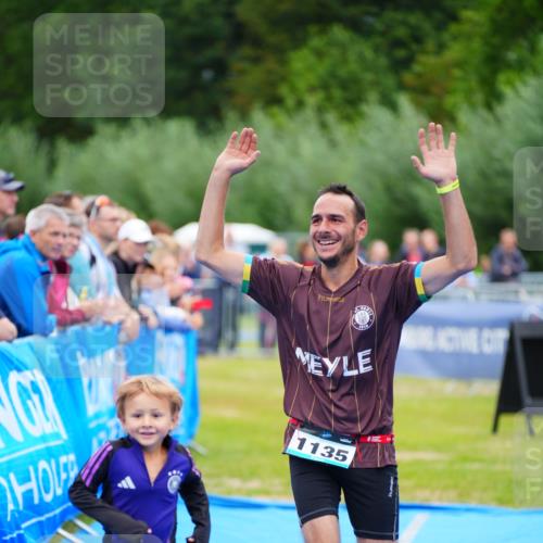 30.08.2026 - Elbe Triathlon Hamburg LAZAROV Photography http://msf.ph/oto/10061863 30.08.2026 11:46:30 Ziel 1135 meine-sportfotos.de