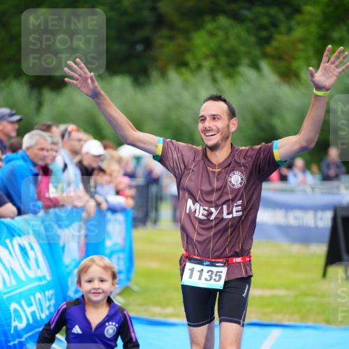 30.08.2026 - Elbe Triathlon Hamburg LAZAROV Photography http://msf.ph/oto/10061865 30.08.2026 11:46:30 Ziel 1135 meine-sportfotos.de