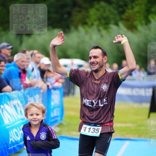 30.08.2026 - Elbe Triathlon Hamburg LAZAROV Photography http://msf.ph/oto/10061869 30.08.2026 11:46:30 Ziel 1135 meine-sportfotos.de
