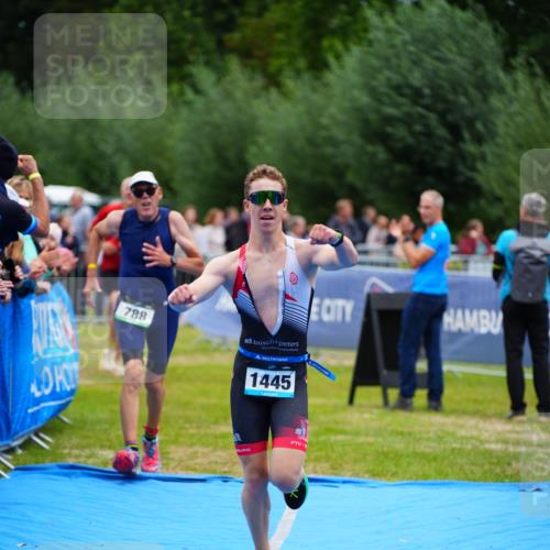 30.08.2026 - Elbe Triathlon Hamburg LAZAROV Photography http://msf.ph/oto/10061891 30.08.2026 11:46:57 Ziel 737, 788, 1445 meine-sportfotos.de