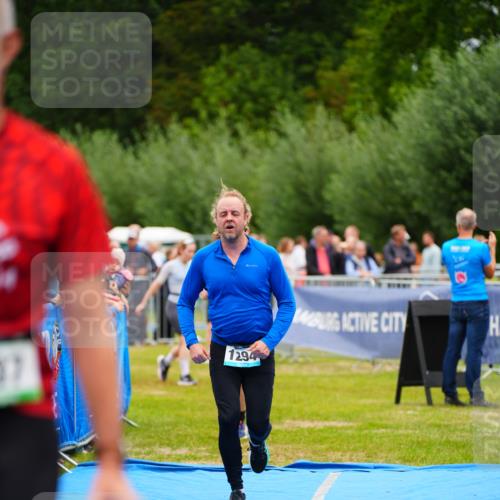 30.08.2026 - Elbe Triathlon Hamburg LAZAROV Photography http://msf.ph/oto/10061948 30.08.2026 11:47:07 Ziel 737, 1294, 1311, 1379 meine-sportfotos.de