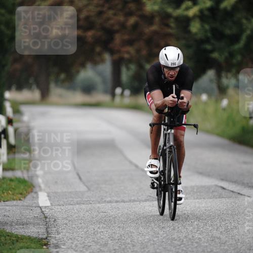30.08.2026 - Elbe Triathlon Hamburg Michael Burmester http://msf.ph/oto/10061953 30.08.2026 08:54:08 Radfahren 280 meine-sportfotos.de