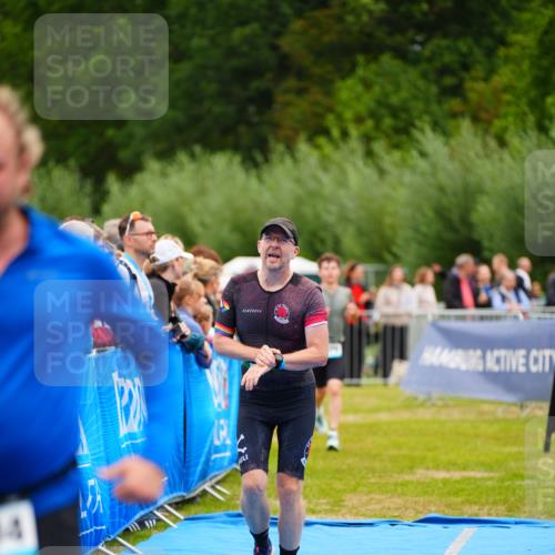 30.08.2026 - Elbe Triathlon Hamburg LAZAROV Photography http://msf.ph/oto/10061965 30.08.2026 11:47:10 Ziel 1294, 1311, 1379 meine-sportfotos.de