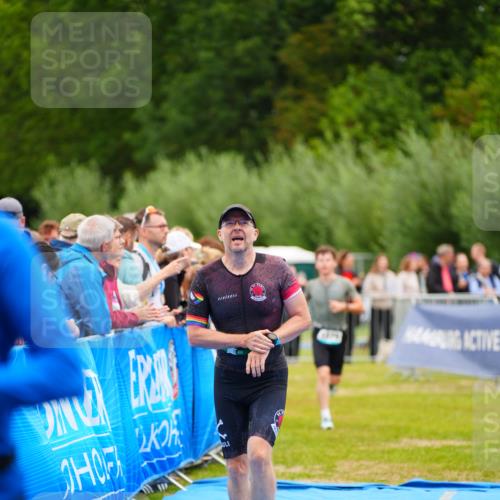 30.08.2026 - Elbe Triathlon Hamburg LAZAROV Photography http://msf.ph/oto/10061970 30.08.2026 11:47:10 Ziel 1294, 1311, 1379 meine-sportfotos.de