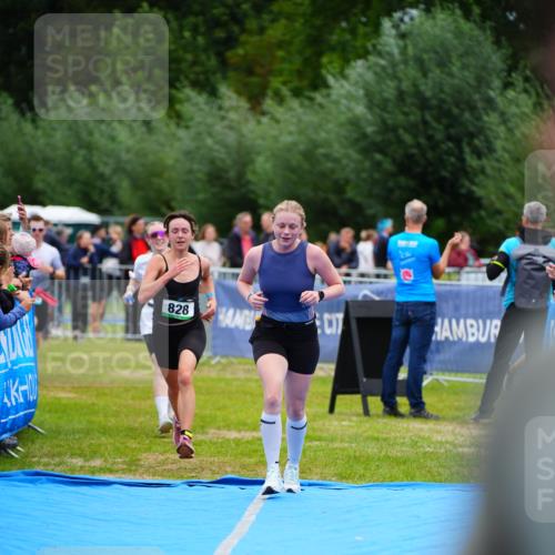 30.08.2026 - Elbe Triathlon Hamburg LAZAROV Photography http://msf.ph/oto/10062026 30.08.2026 11:47:27 Ziel 809, 814, 828, 1383 meine-sportfotos.de