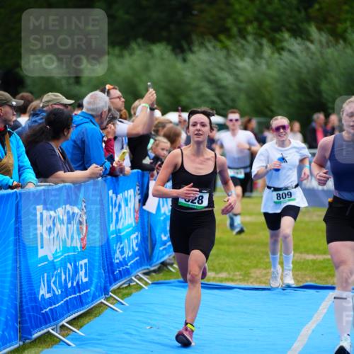30.08.2026 - Elbe Triathlon Hamburg LAZAROV Photography http://msf.ph/oto/10062045 30.08.2026 11:47:28 Ziel 809, 814, 828, 1383 meine-sportfotos.de