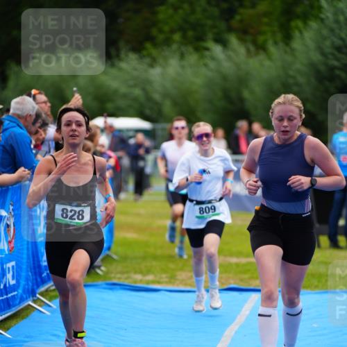 30.08.2026 - Elbe Triathlon Hamburg LAZAROV Photography http://msf.ph/oto/10062049 30.08.2026 11:47:29 Ziel 809, 814, 828, 857, 1383 meine-sportfotos.de
