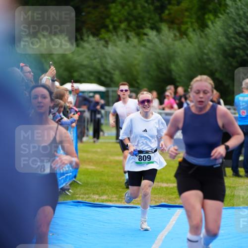30.08.2026 - Elbe Triathlon Hamburg LAZAROV Photography http://msf.ph/oto/10062052 30.08.2026 11:47:29 Ziel 809, 814, 828, 857, 1383 meine-sportfotos.de