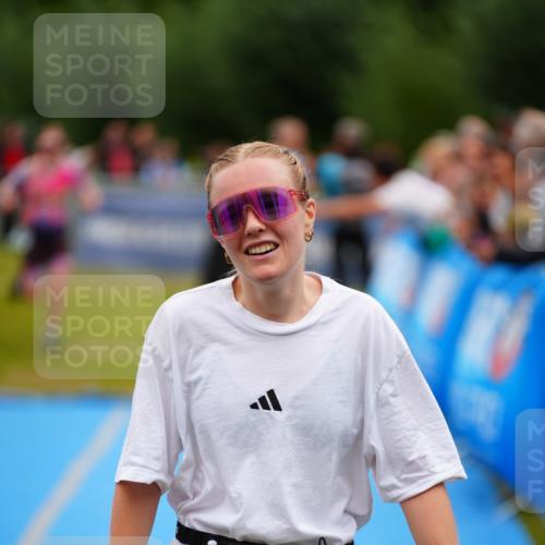 30.08.2026 - Elbe Triathlon Hamburg LAZAROV Photography http://msf.ph/oto/10062073 30.08.2026 11:47:34 Ziel 809, 857, 1383 meine-sportfotos.de