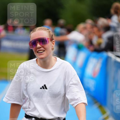 30.08.2026 - Elbe Triathlon Hamburg LAZAROV Photography http://msf.ph/oto/10062075 30.08.2026 11:47:34 Ziel 809, 857, 1383 meine-sportfotos.de