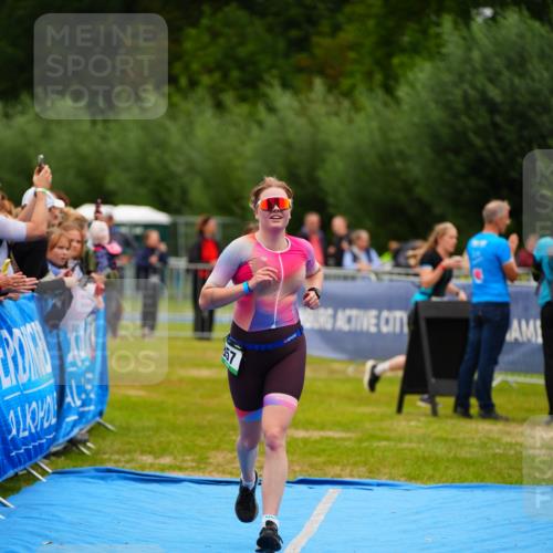 30.08.2026 - Elbe Triathlon Hamburg LAZAROV Photography http://msf.ph/oto/10062081 30.08.2026 11:47:37 Ziel 857 meine-sportfotos.de