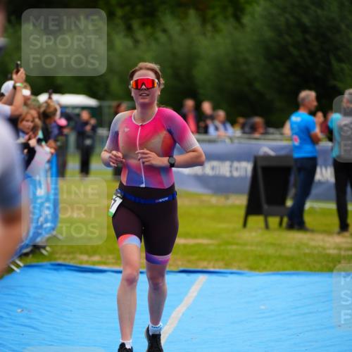 30.08.2026 - Elbe Triathlon Hamburg LAZAROV Photography http://msf.ph/oto/10062097 30.08.2026 11:47:38 Ziel 857 meine-sportfotos.de