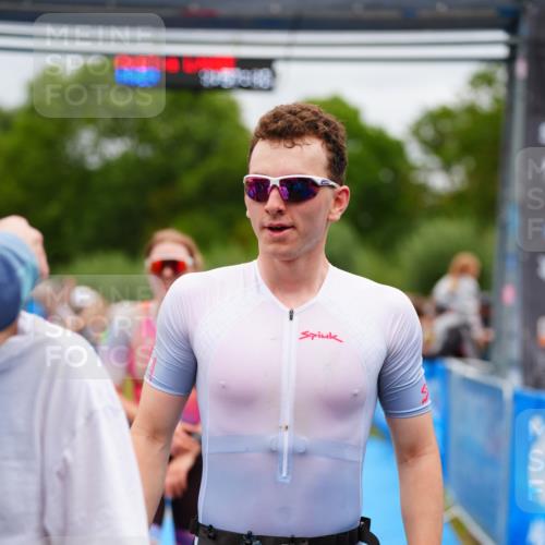 30.08.2026 - Elbe Triathlon Hamburg LAZAROV Photography http://msf.ph/oto/10062116 30.08.2026 11:47:42 Ziel  meine-sportfotos.de