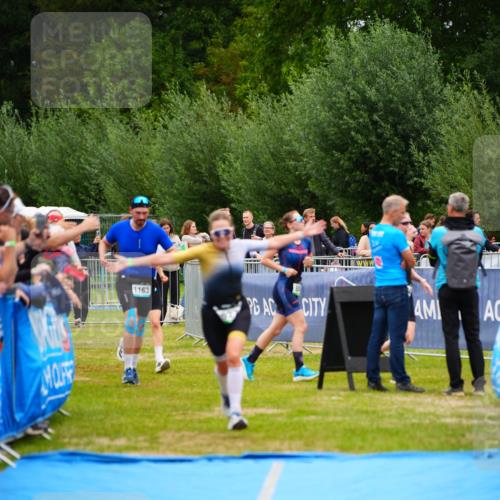 30.08.2026 - Elbe Triathlon Hamburg LAZAROV Photography http://msf.ph/oto/10062138 30.08.2026 11:47:57 Ziel 914, 927, 1163, 1421 meine-sportfotos.de