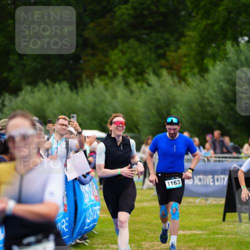 30.08.2026 - Elbe Triathlon Hamburg LAZAROV Photography http://msf.ph/oto/10062179 30.08.2026 11:48:01 Ziel 914, 927, 1163, 1421 meine-sportfotos.de
