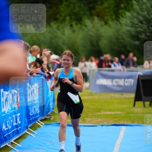 30.08.2026 - Elbe Triathlon Hamburg LAZAROV Photography http://msf.ph/oto/10062244 30.08.2026 11:48:11 Ziel 821 meine-sportfotos.de