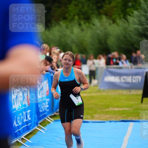 30.08.2026 - Elbe Triathlon Hamburg LAZAROV Photography http://msf.ph/oto/10062247 30.08.2026 11:48:11 Ziel 821 meine-sportfotos.de