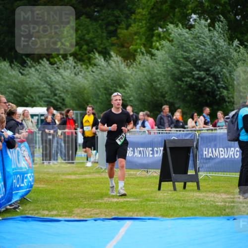 30.08.2026 - Elbe Triathlon Hamburg LAZAROV Photography http://msf.ph/oto/10062311 30.08.2026 11:48:40 Ziel 793 meine-sportfotos.de