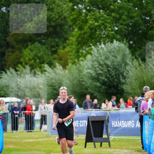 30.08.2026 - Elbe Triathlon Hamburg LAZAROV Photography http://msf.ph/oto/10062319 30.08.2026 11:48:42 Ziel 793, 1087 meine-sportfotos.de