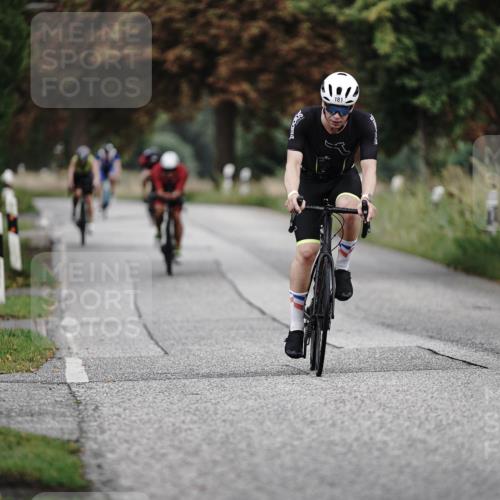 30.08.2026 - Elbe Triathlon Hamburg Michael Burmester http://msf.ph/oto/10062420 30.08.2026 08:58:32 Radfahren 181, 210, 242, 288, 314, 360 meine-sportfotos.de