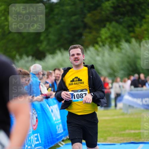30.08.2026 - Elbe Triathlon Hamburg LAZAROV Photography http://msf.ph/oto/10062431 30.08.2026 11:48:50 Ziel 1087 meine-sportfotos.de