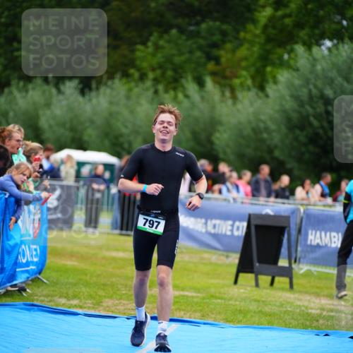 30.08.2026 - Elbe Triathlon Hamburg LAZAROV Photography http://msf.ph/oto/10062469 30.08.2026 11:48:58 Ziel 797 meine-sportfotos.de