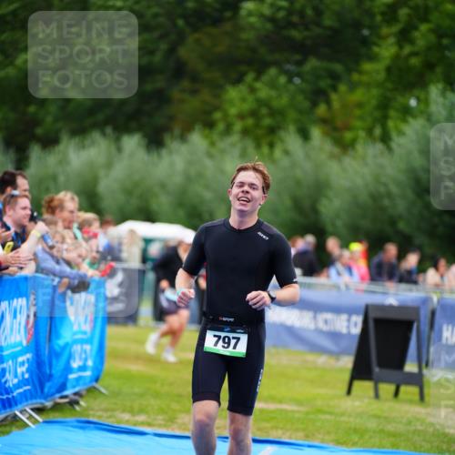 30.08.2026 - Elbe Triathlon Hamburg LAZAROV Photography http://msf.ph/oto/10062487 30.08.2026 11:48:59 Ziel 797 meine-sportfotos.de