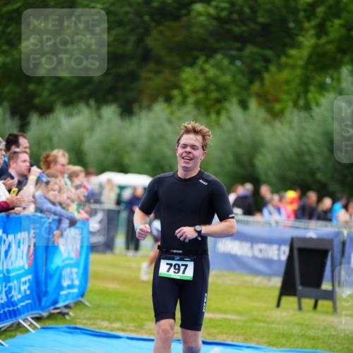 30.08.2026 - Elbe Triathlon Hamburg LAZAROV Photography http://msf.ph/oto/10062490 30.08.2026 11:49:00 Ziel 797 meine-sportfotos.de
