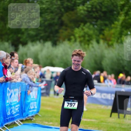 30.08.2026 - Elbe Triathlon Hamburg LAZAROV Photography http://msf.ph/oto/10062498 30.08.2026 11:49:00 Ziel 797 meine-sportfotos.de