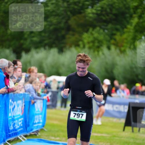 30.08.2026 - Elbe Triathlon Hamburg LAZAROV Photography http://msf.ph/oto/10062501 30.08.2026 11:49:00 Ziel 797 meine-sportfotos.de