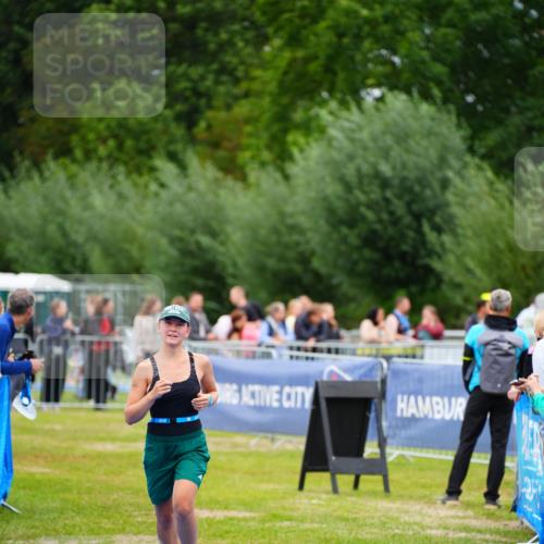 30.08.2026 - Elbe Triathlon Hamburg LAZAROV Photography http://msf.ph/oto/10062515 30.08.2026 11:49:16 Ziel 818 meine-sportfotos.de
