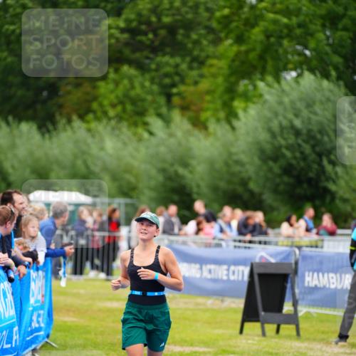 30.08.2026 - Elbe Triathlon Hamburg LAZAROV Photography http://msf.ph/oto/10062518 30.08.2026 11:49:16 Ziel 818 meine-sportfotos.de