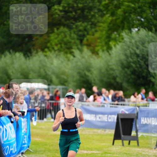 30.08.2026 - Elbe Triathlon Hamburg LAZAROV Photography http://msf.ph/oto/10062522 30.08.2026 11:49:17 Ziel 818 meine-sportfotos.de