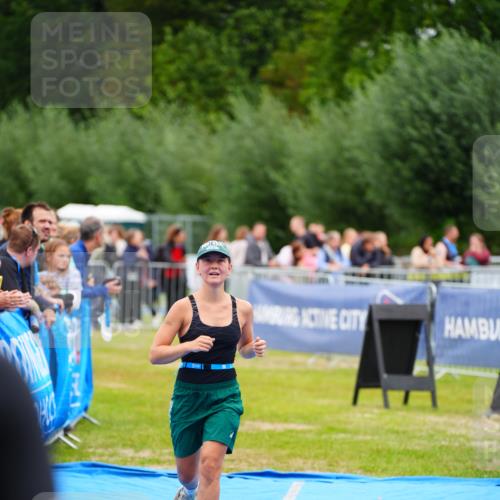 30.08.2026 - Elbe Triathlon Hamburg LAZAROV Photography http://msf.ph/oto/10062525 30.08.2026 11:49:17 Ziel 818 meine-sportfotos.de