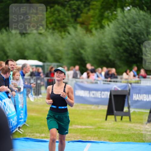 30.08.2026 - Elbe Triathlon Hamburg LAZAROV Photography http://msf.ph/oto/10062527 30.08.2026 11:49:17 Ziel 818 meine-sportfotos.de
