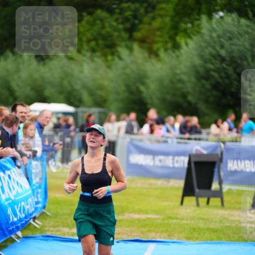 30.08.2026 - Elbe Triathlon Hamburg LAZAROV Photography http://msf.ph/oto/10062531 30.08.2026 11:49:17 Ziel 818 meine-sportfotos.de