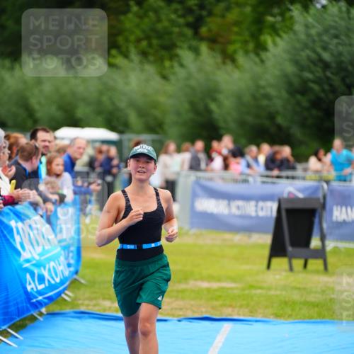 30.08.2026 - Elbe Triathlon Hamburg LAZAROV Photography http://msf.ph/oto/10062534 30.08.2026 11:49:17 Ziel 818 meine-sportfotos.de