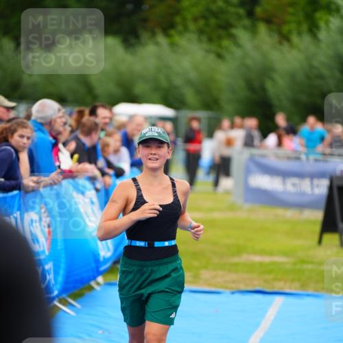 30.08.2026 - Elbe Triathlon Hamburg LAZAROV Photography http://msf.ph/oto/10062546 30.08.2026 11:49:18 Ziel 818 meine-sportfotos.de
