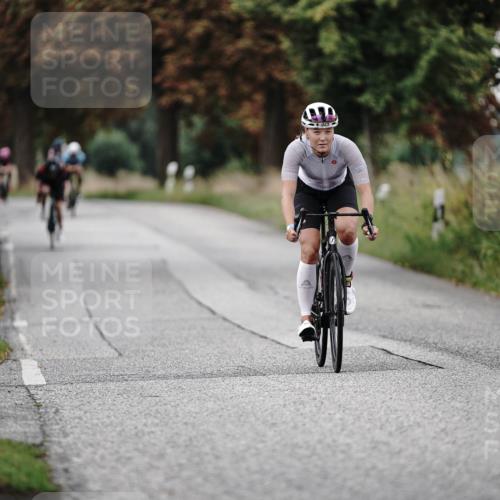 30.08.2026 - Elbe Triathlon Hamburg Michael Burmester http://msf.ph/oto/10062724 30.08.2026 09:01:51 Radfahren 212, 329, 358 meine-sportfotos.de