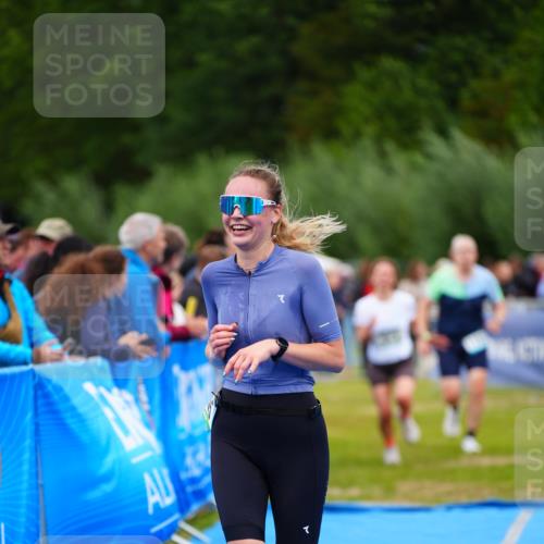 30.08.2026 - Elbe Triathlon Hamburg LAZAROV Photography http://msf.ph/oto/10062811 30.08.2026 11:50:25 Ziel 855, 912, 1282 meine-sportfotos.de