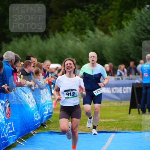 30.08.2026 - Elbe Triathlon Hamburg LAZAROV Photography http://msf.ph/oto/10062818 30.08.2026 11:50:27 Ziel 855, 912, 958, 1282 meine-sportfotos.de