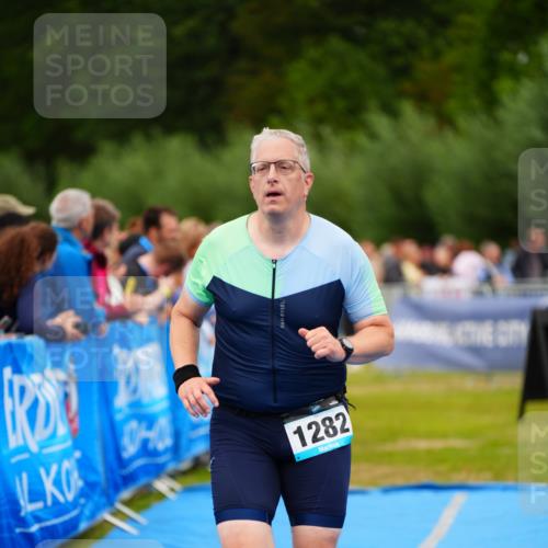 30.08.2026 - Elbe Triathlon Hamburg LAZAROV Photography http://msf.ph/oto/10062832 30.08.2026 11:50:30 Ziel 686, 912, 958, 1282 meine-sportfotos.de